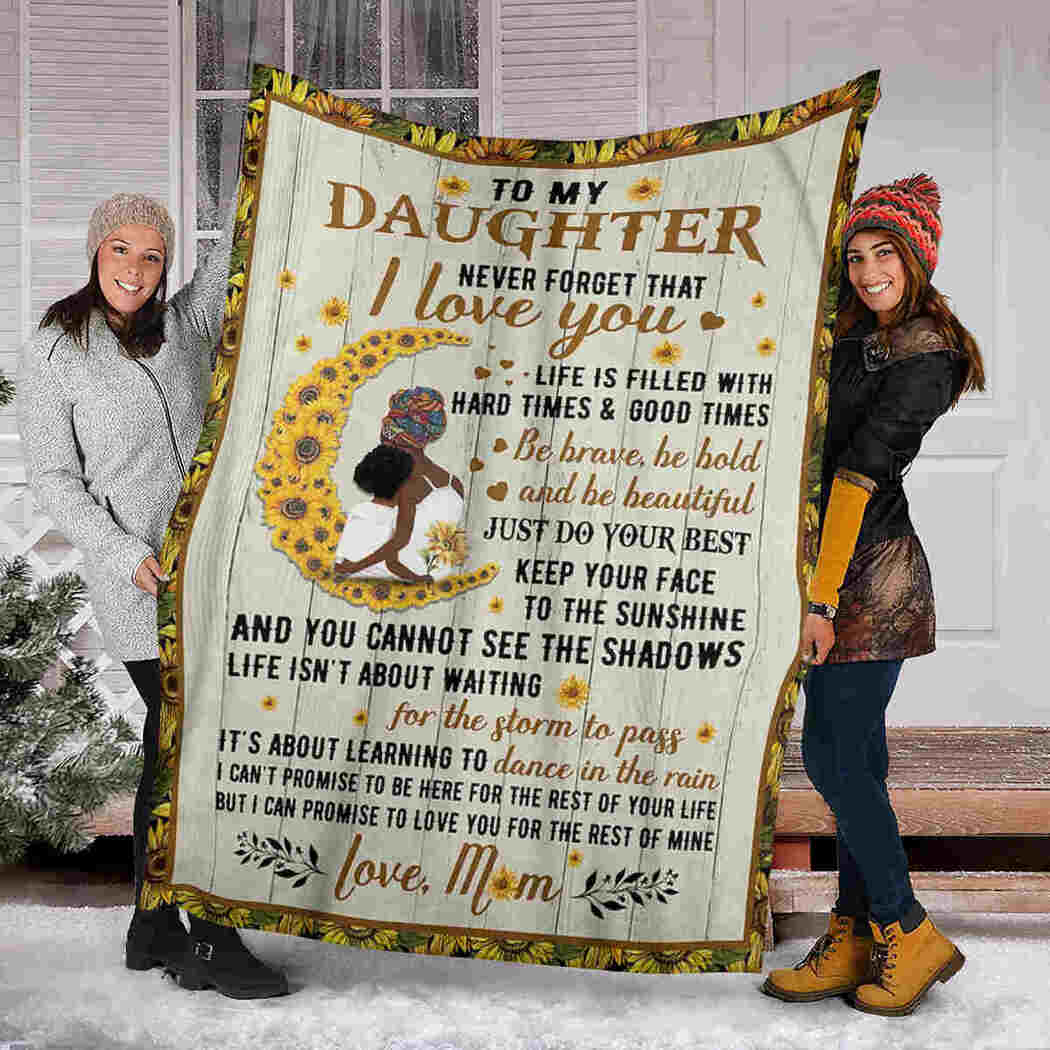 To My Daugther - Black Girl And Moon Blanket - Love Mom Blanket